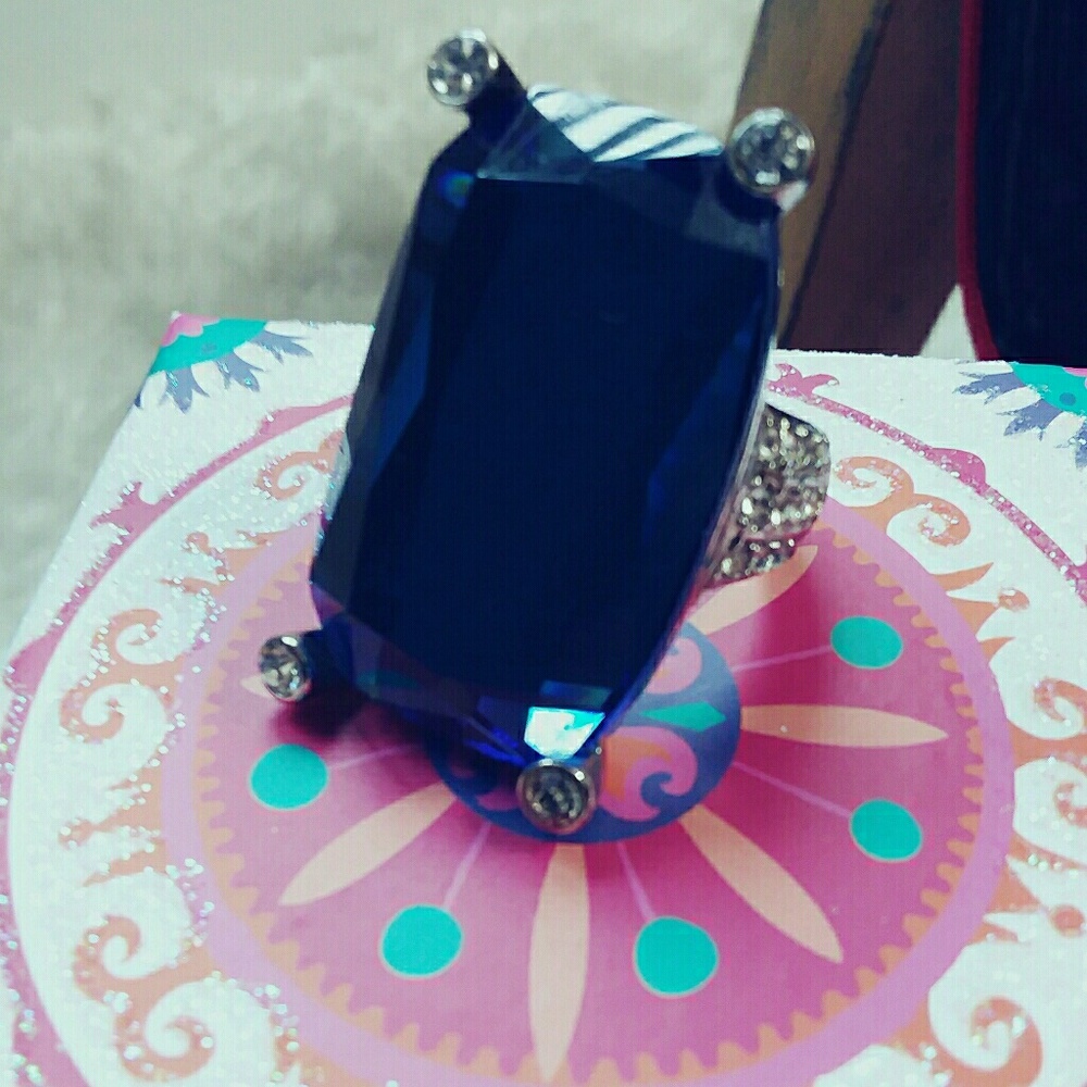 stunning Royal Blue Stone and silver costume ring